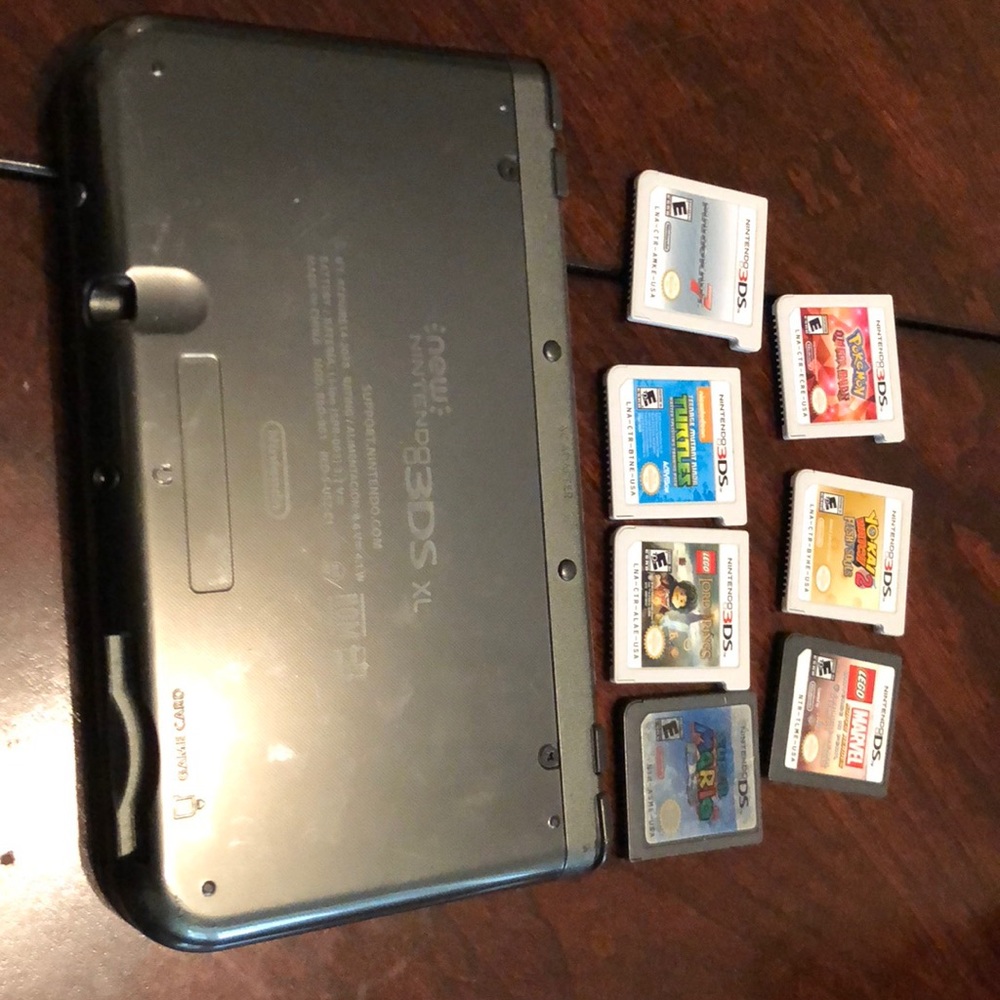 Selling a Nintendo 3DS XL in good condition!!